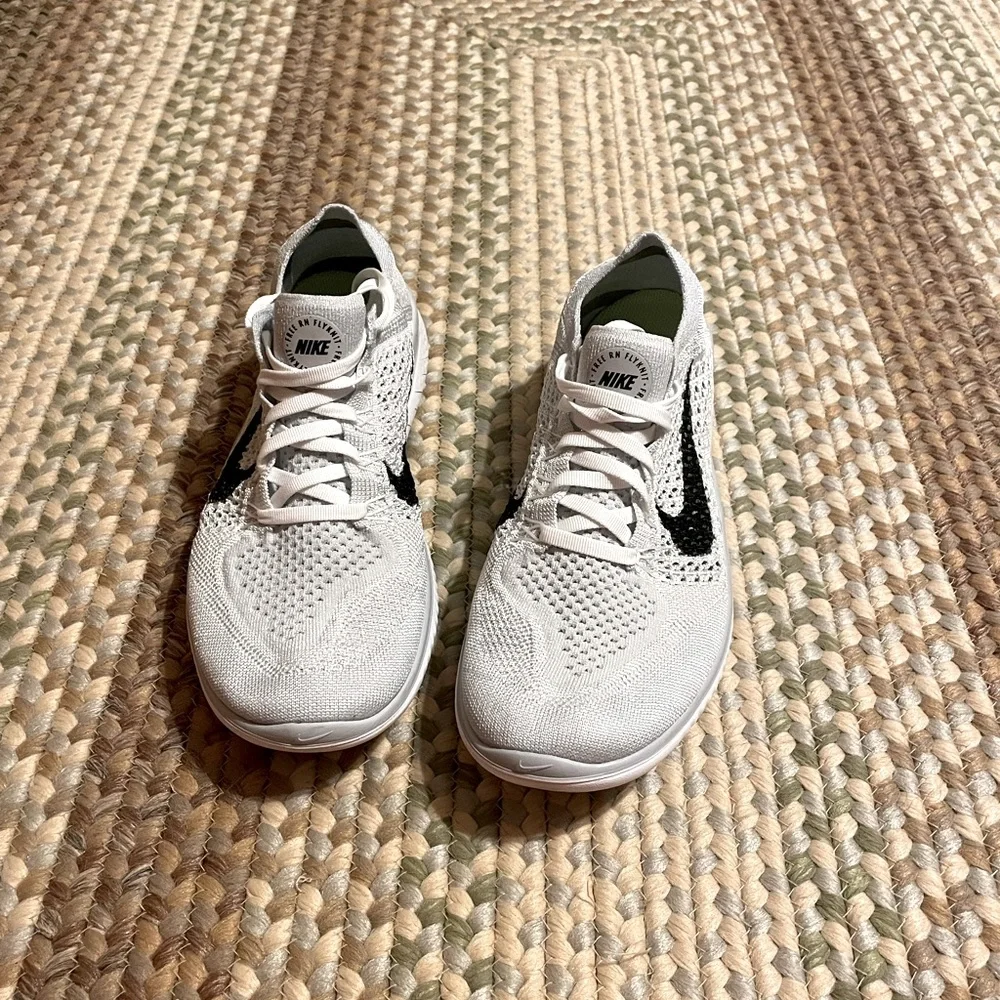 Ladies Nike fly knit sneakers - Picture 1 of 6
